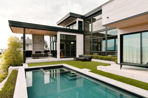 Home With Pool